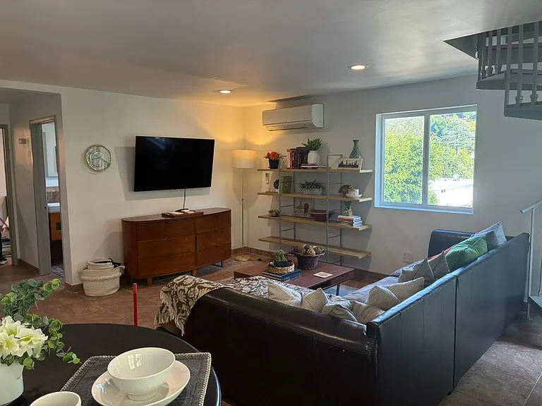 2440 N Gower St #B — Photo 4