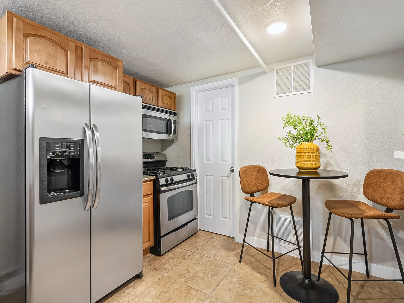2 bed, 851 sqft, $1,600 — Photo 4