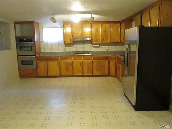 5th image of 22898 Emerson Rd