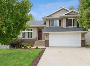 811 Tipperary Rd, Iowa City, IA 52246