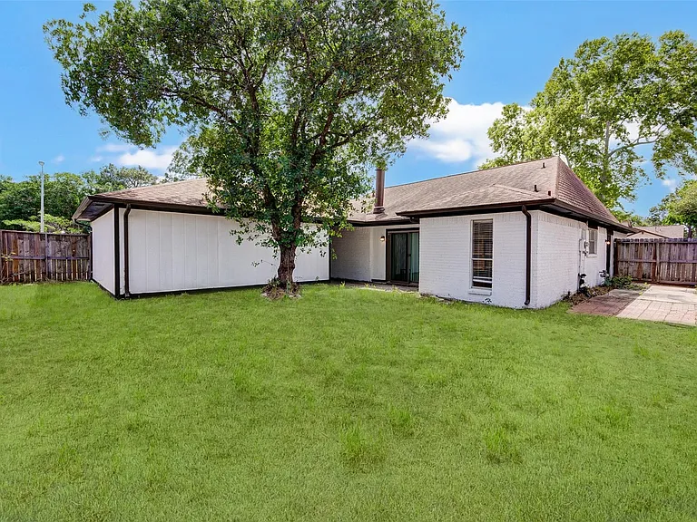 11602 Lennington Ln — Photo 19