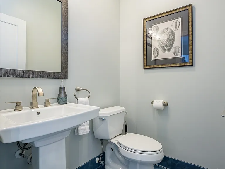 416 Louisa St — Photo 9