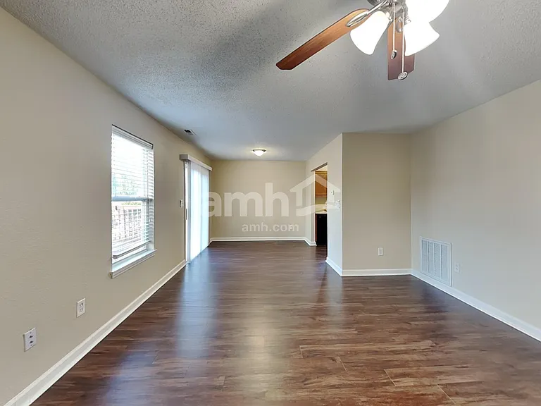 1685 Willowview Ln — Photo 7