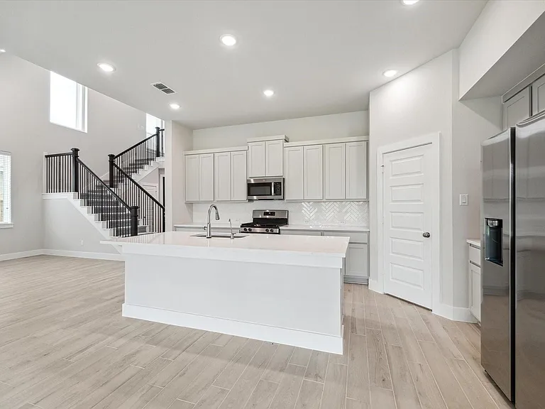 2418 Russet Forest Dr — Photo 9