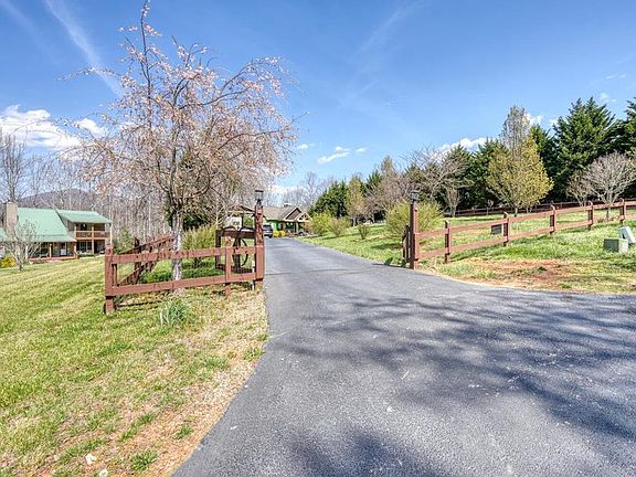 4th image of 2561 Dune Rd