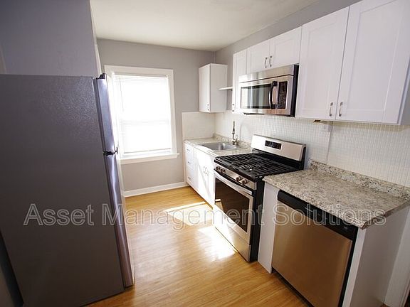 4th image of 1523 Sanford Ave