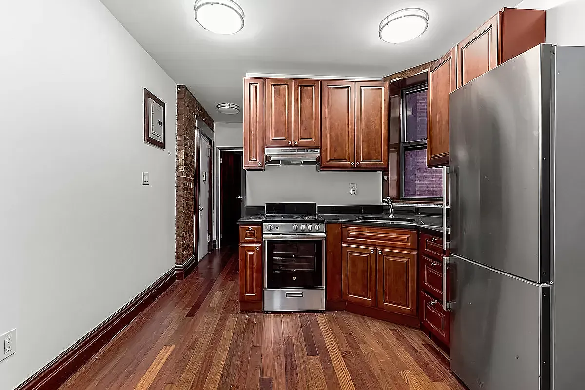 1392 Madison Avenue — Photo 2
