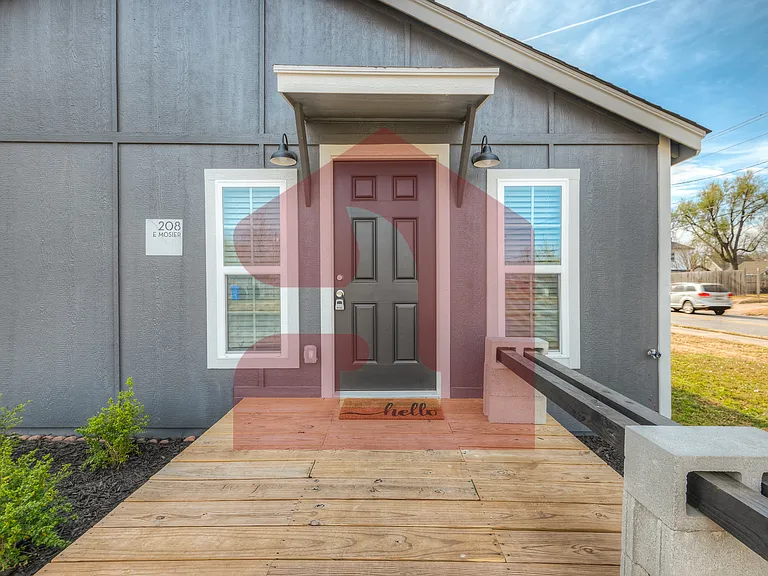 208 E Mosier St — Photo 7