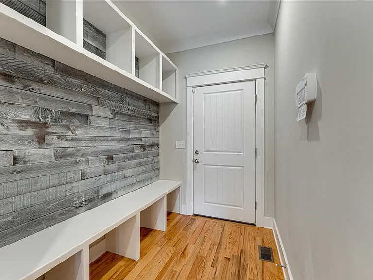 2318 Large Oak Dr — Photo 23