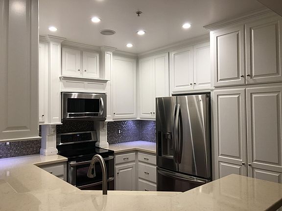 Kitchen
10 x 10 sq. ft.