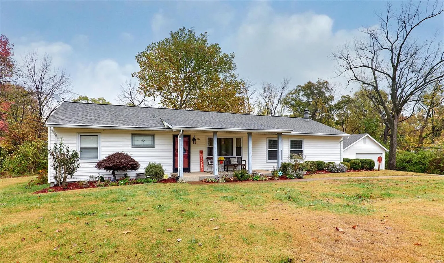 236 Highview Dr photo 1