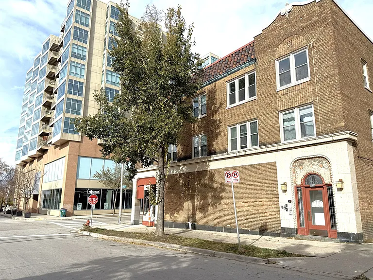 1800 N Farwell Apartments — Photo 2