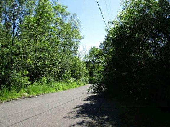 Exterior Neighborhood (street photo)