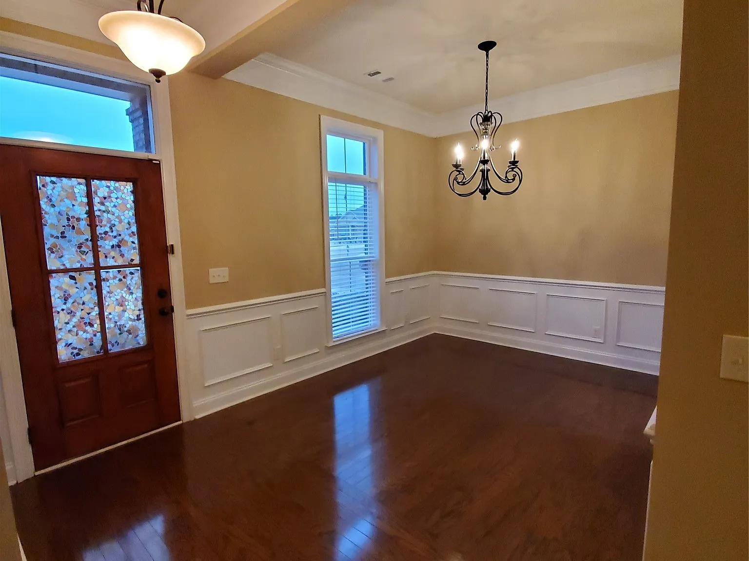 4 bed, 2.0 bath, 1796 sqft, $2,000 — Photo 2