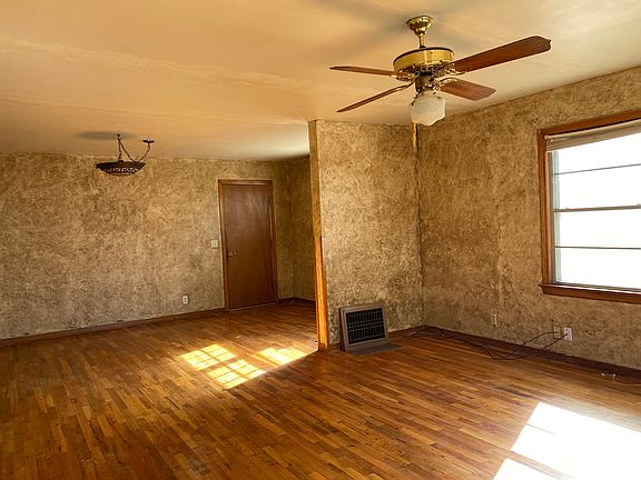 2nd image of 211 Zauk Ave
