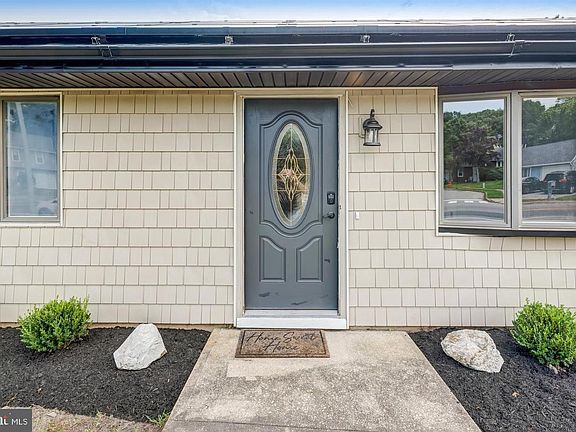 4th image of 56 Georgetown Blvd