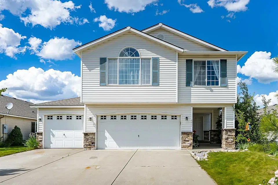 4 bed, 2188 sqft, $2,295 — Photo 1