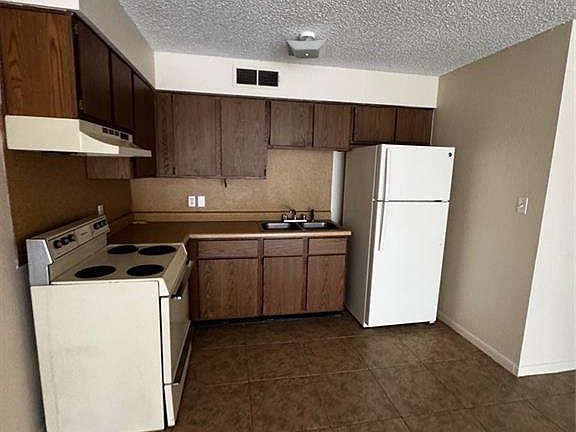 4th image of 44 Whitmar Dr
