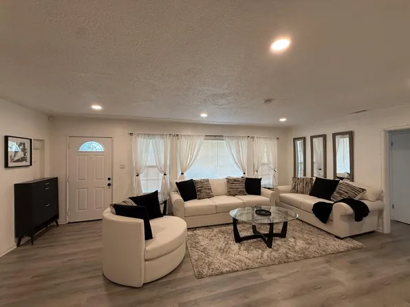 2190 W Euclid Ave, Stockton, CA 95204