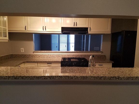 4th image of 706 Ivy Green Ln