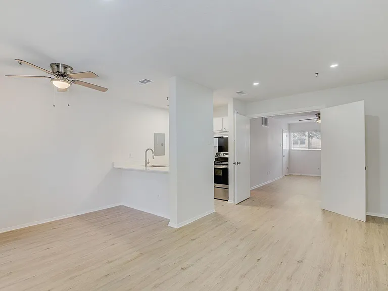 Moser Gardens Apartments — Photo 22