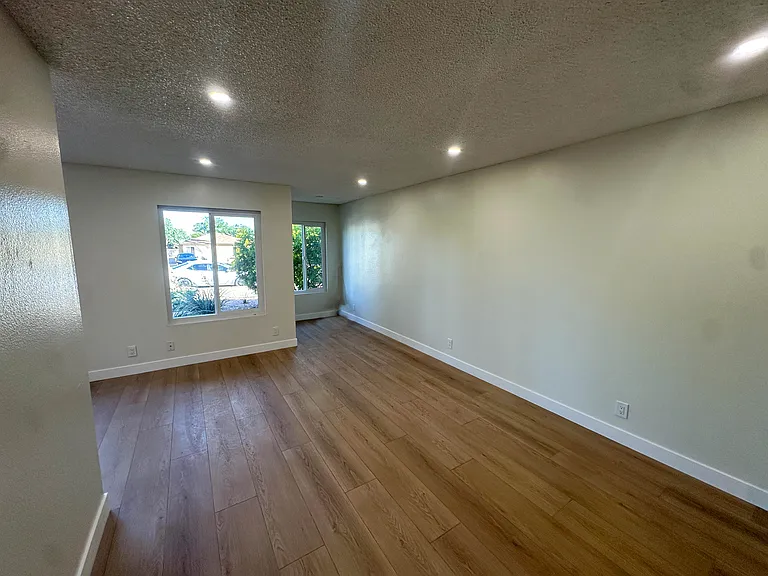 2576 Lime St #2578 — Photo 7