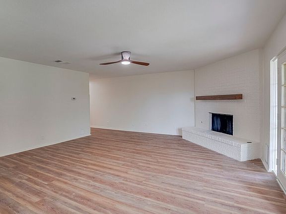 5th image of 606 Splitrock St