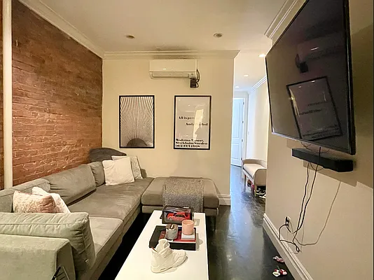 Rented by Avenues Real Estate | media 10