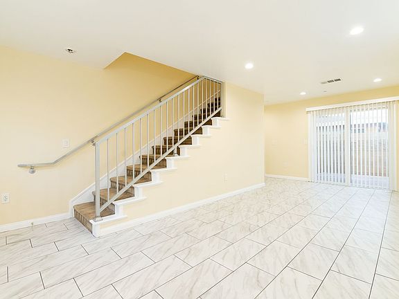 3rd image of 15158-15160 S Orange Ave #15158-3