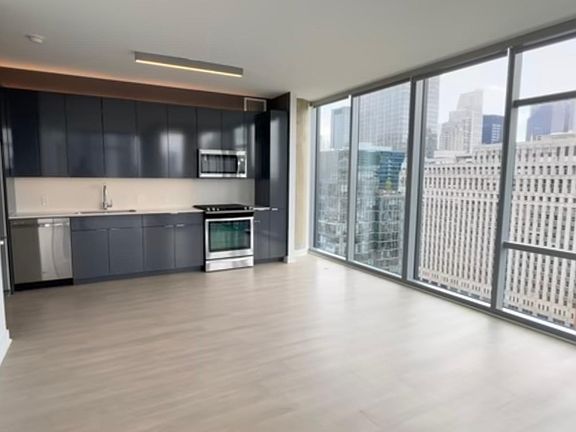 3rd image of 215 W Illinois St APT 4B