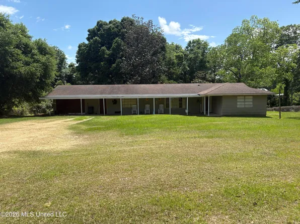 1728 Walton Ave, Wiggins, MS 39577
