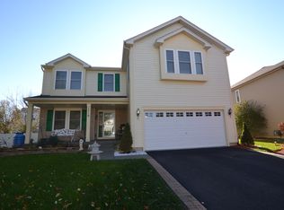 1716 Ivy Ln, Montgomery, IL 60538