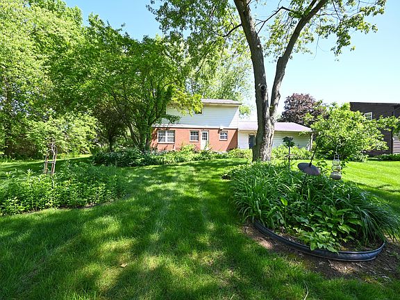2nd image of 1115 Evergreen Rd