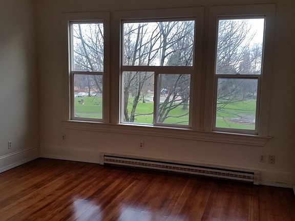 3rd image of 1912 E Yesler Way APT 3
