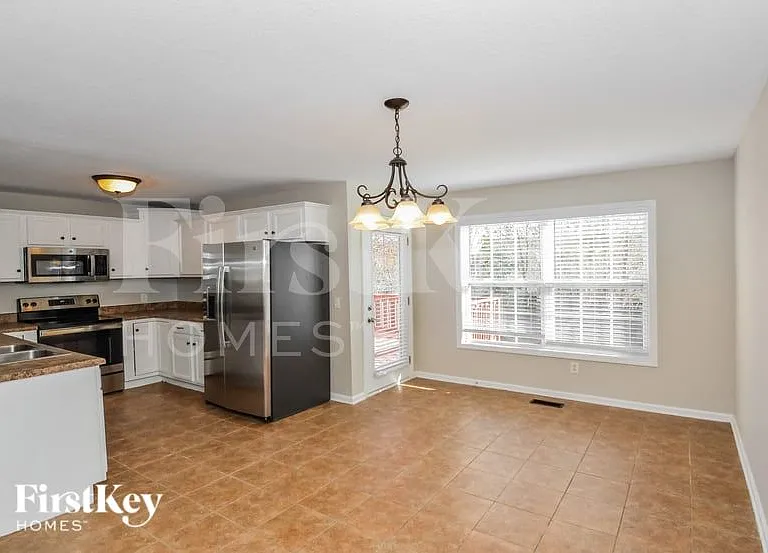 3713 Jolene Ct — Photo 4