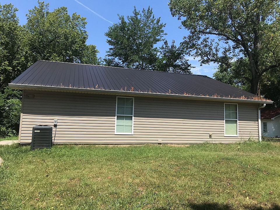 2nd image of 650 4th St SE