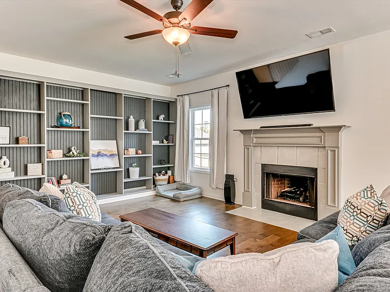 251 Haverford Dr — Photo 15