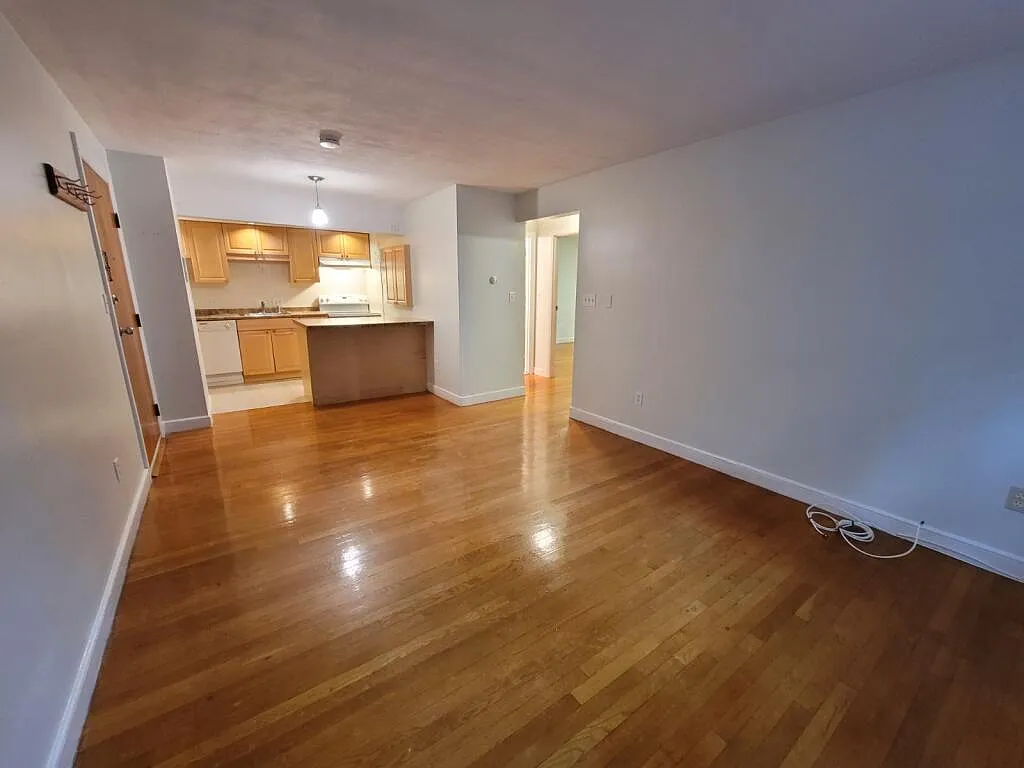 2 bed, 738 sqft, $2,500 — Photo 2
