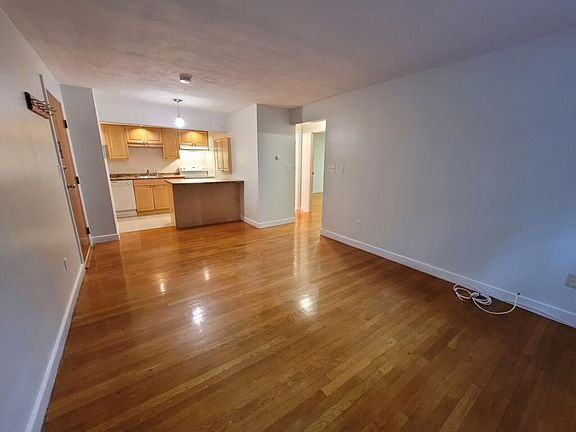 2nd image of 9 Commonwealth Ct APT 7