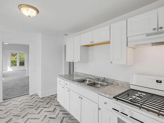 3rd image of 2124 Fremont Ave N #1
