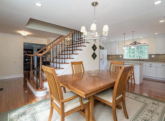 2nd image of 12809 Glenbernie Ln