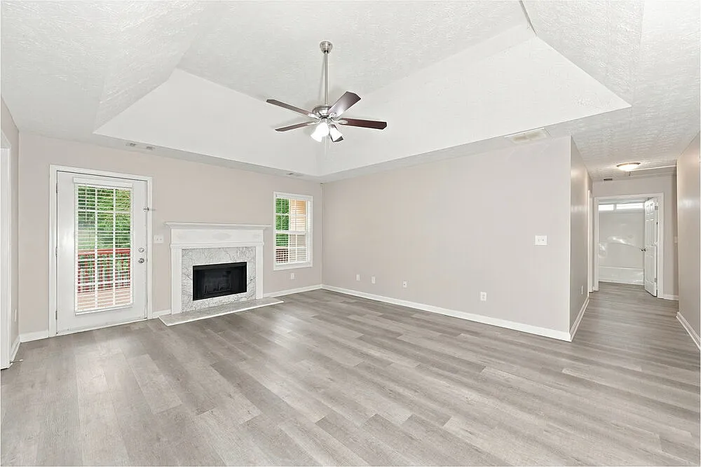 3 bed, 2.0 bath, 1683 sqft, $2,325 — Photo 3