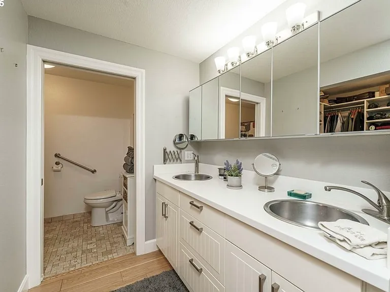 520 SE Columbia River Dr — Photo 18