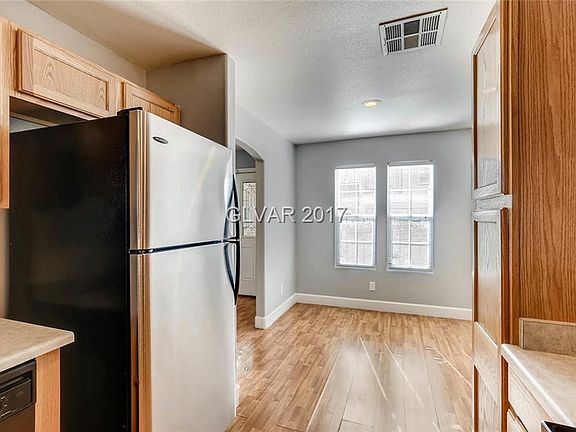 5th image of 9140 Badby Ave
