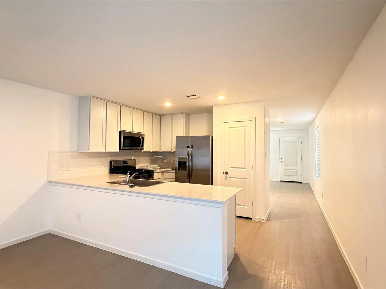 4 bed, 2.0 bath, 1582 sqft, $1,850 — Photo 3