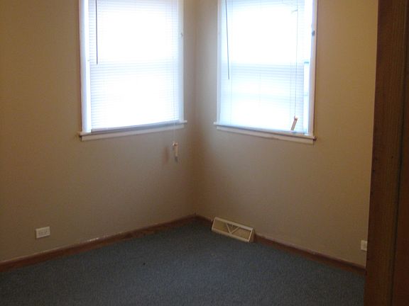3rd image of 100 Vana Dr APT 12