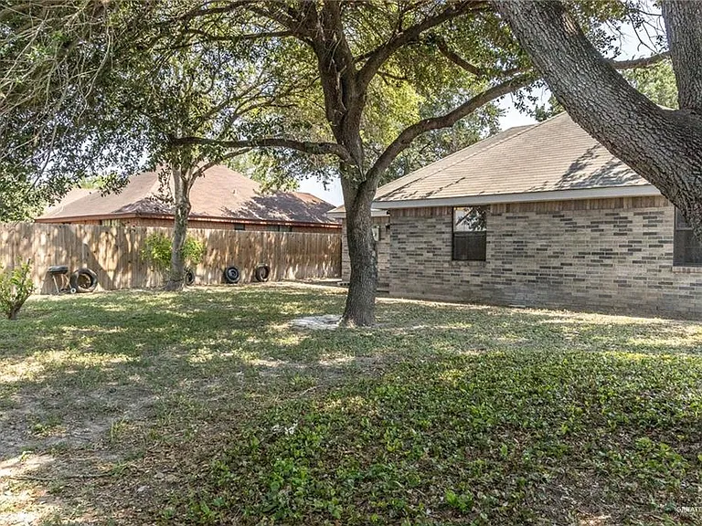 2203 E Coma Ave — Photo 26