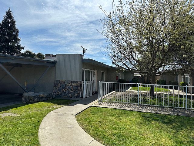 2nd image of 611 E Kaweah Ave #A