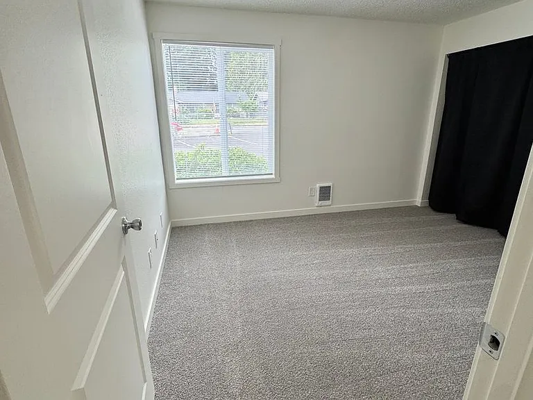 404 27th St SE — Photo 12