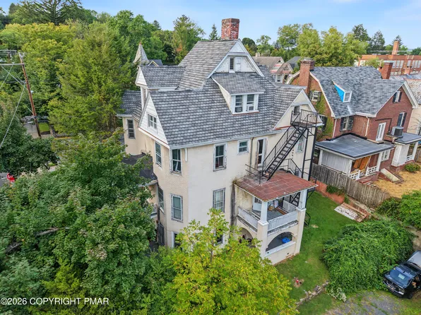 212 N 7th St, Stroudsburg, PA 18360